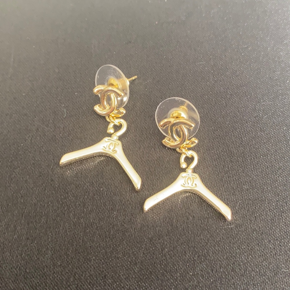 Costume jewelry- mini gold hanger earrings